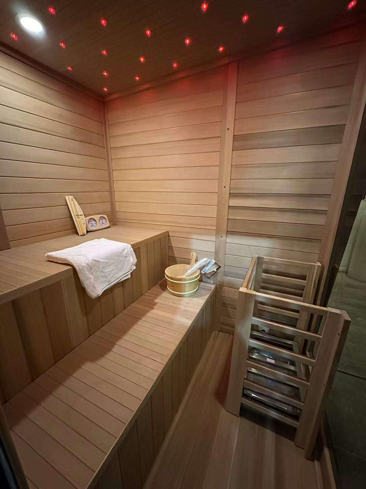 Sauna Sector 4-Person Outdoor Wooden Electric Sauna with Steam and Dry Function S01150X73